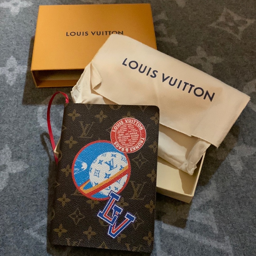 Authentic RARE Louis Vuitton notebook💧🔥